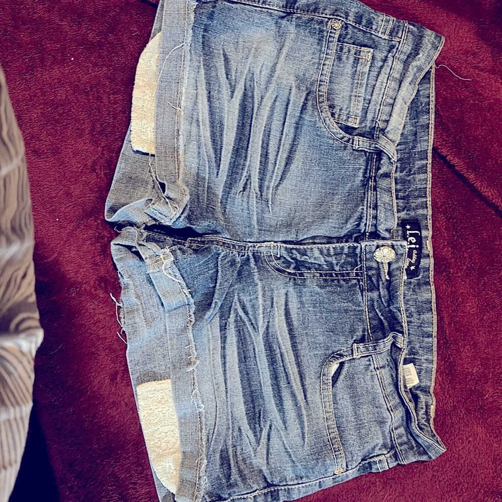 LEI Shorts - Picture 2 of 4
